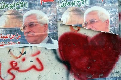 صور دعائية للرئيس عباس أثناء خوضه انتخابات الرئاسة 2005 - (Lior Mizrahi/Getty)