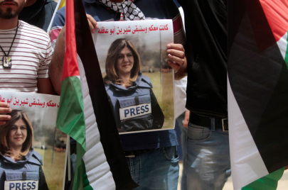 رفضت كافة الفصائل الفلسطينية نتائج التحقيق الأمريكي في اغتيال الصحفية شيرين أبو عاقلة (gettyimages)