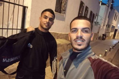 أمير أبو عون ورمضان عطالله قبل الانطلاق في رحلة الهجرة الخطيرة 