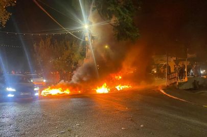 أغلق المحتجون في الباذان الشوارع، وأشعلوا الإطارات المطاطية، مطالبين بإنهاء أعمال العنف والشجارات