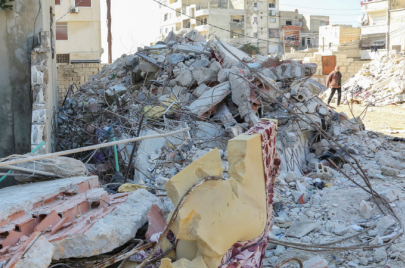 الأضرار التي لحقت بمنازل لاجئي فلسطين في مخيم اللاذقية نتيجة للزلزال التركي السوري. 