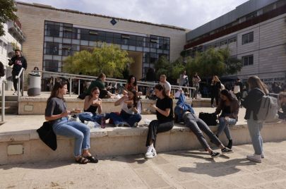 إسرائيليّون في جامعة مستوطنة أريئيل بالضفة الغربية المحتلة – getty images