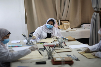 فريق "عيون على التراث" في مدينة غزة، الذي يضم ثماني باحثات متطوعات