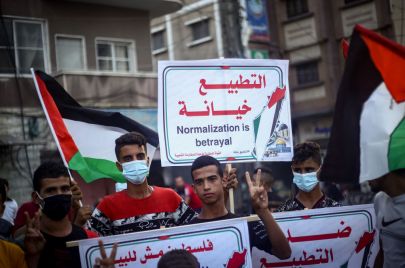 لافتة رافضة للتطبيع مع "إسرائيل" -   Yousef Masoud / Getty Images