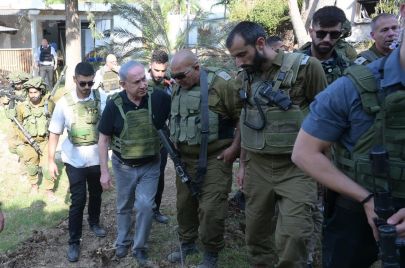 بنيامين نتنياهو يجري جولة في غلاف غزة