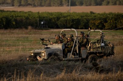 وحدة مدفعية إسرائيلية بالقرب من الحدود مع قطاع غزة في 5 ديسمبر، 2023