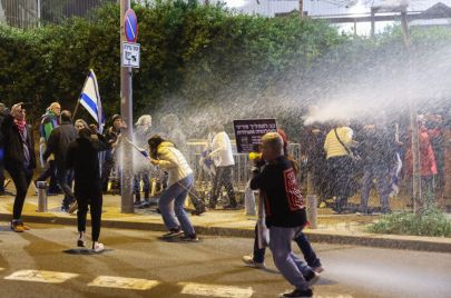 قمع مظاهرة ضد نتنياهو في تل أبيب