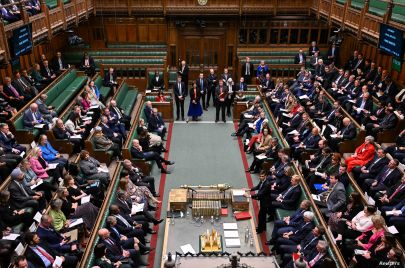 برلمانيون بريطانيون يطالبون ديفيد كاميرون بوقف بيع السلاح لـ "إسرائيل"