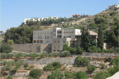 هل تضم بلدية الاحتلال في القدس مدرسة راهبات السالزيان في بيت جالا؟