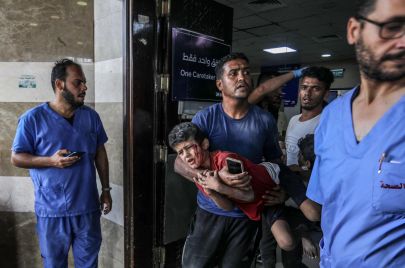 قال المتحدث باسم وزارة الصحة في غزة خليل الدقران، إن الوضع كارثي جدًا في مستشفى ناصر الطبي، بعد وصول عشرات الشهداء وعدد كبير من الإصابات، إثر القصف الإسرائيلي المتواصل على شرق خانيونس.