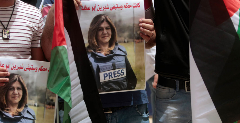 رفضت كافة الفصائل الفلسطينية نتائج التحقيق الأمريكي في اغتيال الصحفية شيرين أبو عاقلة (gettyimages)