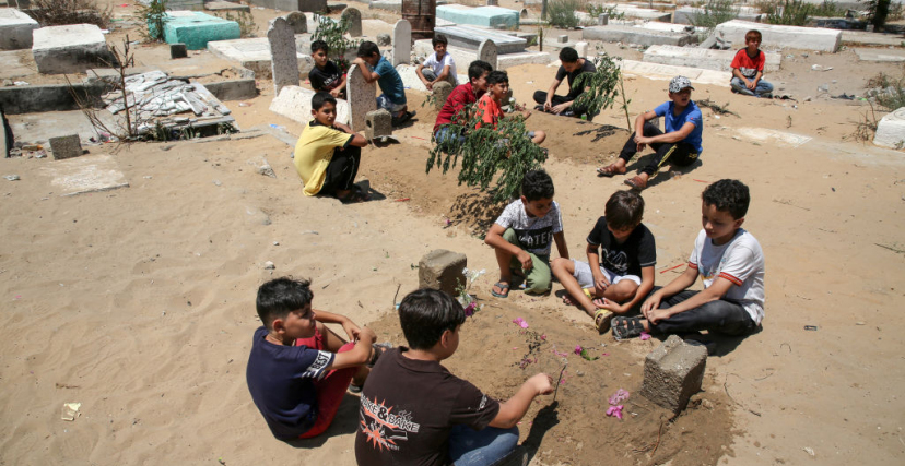 كشفت صحيفة هآرتس عن أن الأطفال الخمسة استشهدوا في غارة إسرائيلية (gettyimages)