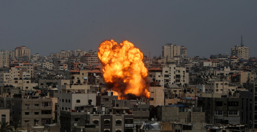غارة إسرائيلية على قطاع غزة يوم أمس السبت (gettyimages)