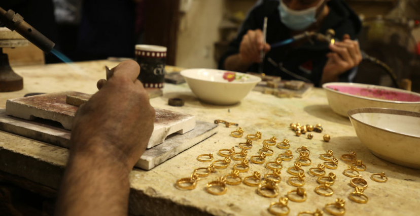 إقبال على شراء الذهب في السوق الفلسطيني - Majdi Fathi/Getty