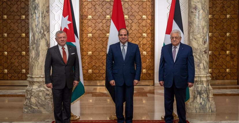 الرئيس الفلسطيني محمود عباس، والمصري عبد الفتاح السيسي، وملك الأردن عبد الله الثاني في لقاء سابق