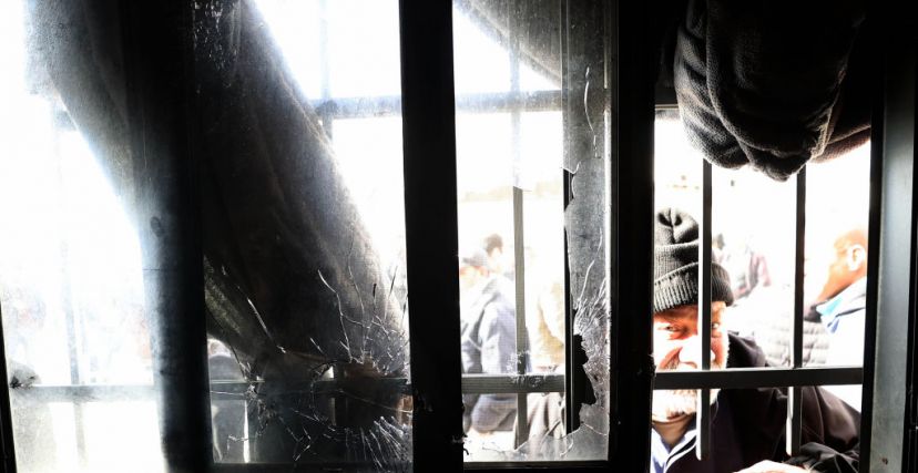 من مكان ارتقاء الشبّان فجرًا في مخيم عقبة جبر (Issam Rimawi/ Getty Images)