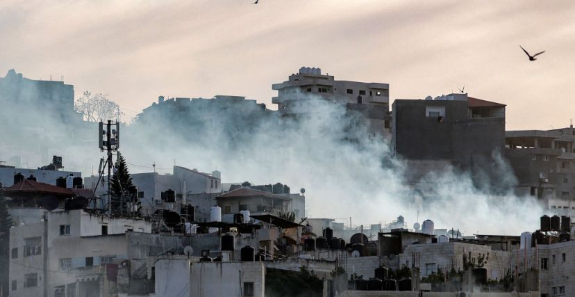 صورة أرشيفية: دخان يتصاعد في اشتباكات مع جيش الاحتلال في مخيم جنين | gettyimages