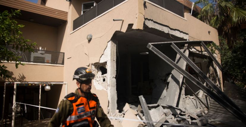 منزل إسرائيلي في عسقلان أصابه صاروخ للمقاومة من غزة - getty 