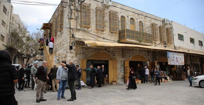 مبنى بلدية الخليل الذي أخطر الاحتلال بإخلائه
