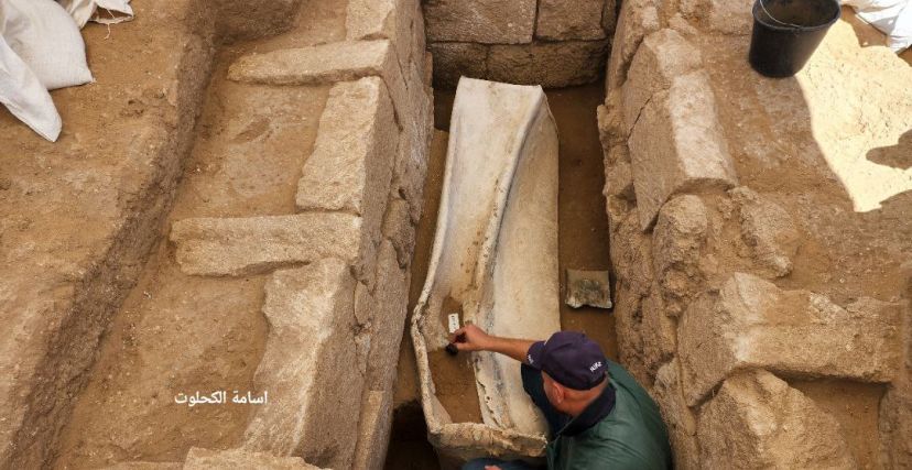 العثور على تابوت أثري من الرصاص المصبوب في المقبرة الرومانية بغزة