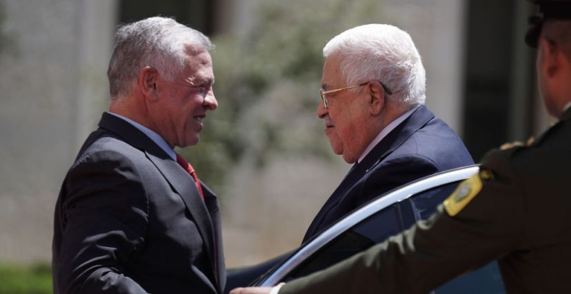 الرئيس عباس والملك الأردني في لقاء سابق - Royal Hashemite Court/ Getty Images