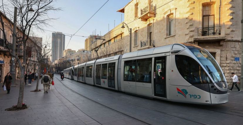 القطار الإسرائيلي الخفيف في القدس - AHMAD GHARABLI/ Getty Images