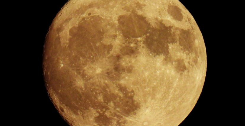 القمر العملاق - أرشيف: getty images