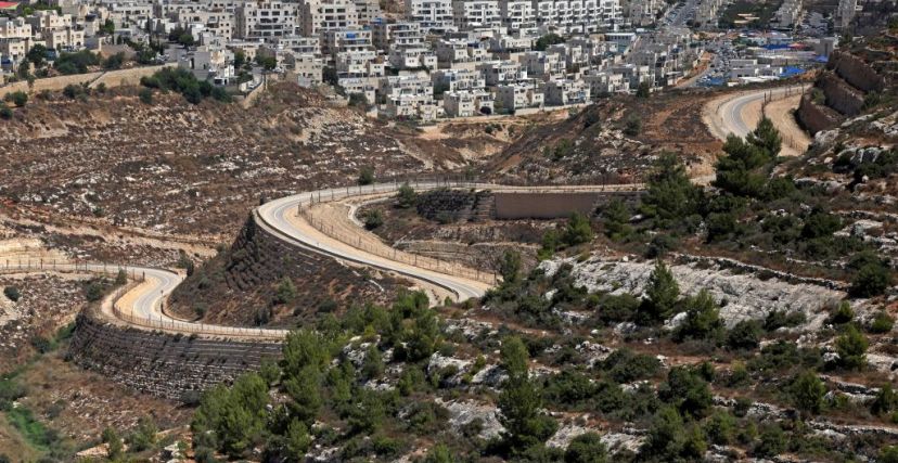 AHMAD GHARABLI/ Getty Images - طرق استيطانية في الضفة الغربية