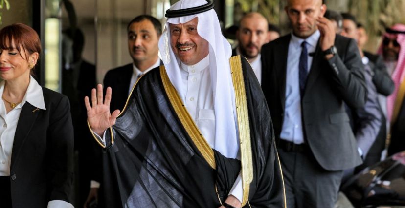 السفير السعودي نايف بن بندر السديري في مقر الخارجية الفلسطينية برام الله - AHMAD GHARABLI/ Getty Images