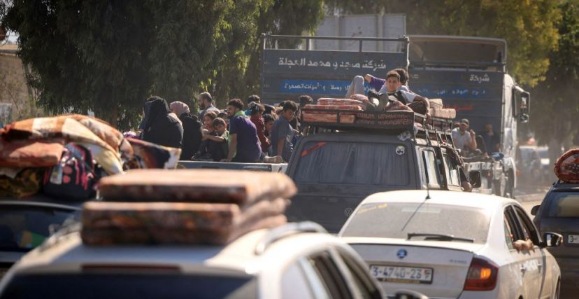 قوافل نازحين من شمال غزة ووسطها إلى الجنوب.. MAHMUD HAMS/ Getty Images