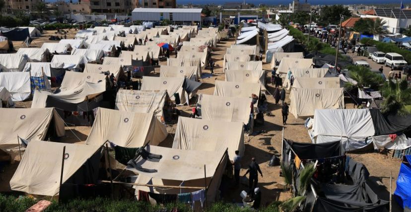 أول مخيم للنازحين في غزة -  MAHMUD HAMS/Getty Images