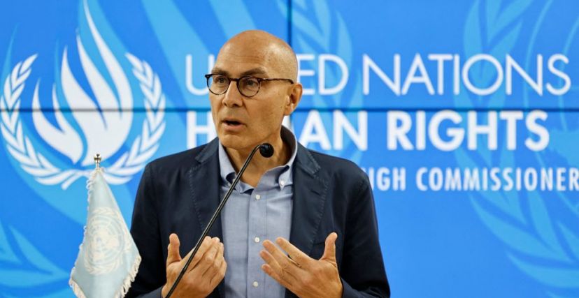 .تصويرمفوض الأمم المتحدة السامي لحقوق الإنسان فولكر تورك يتحدث خلال مؤتمر صحفي في القاهرة في 8 نوفمبر 2023