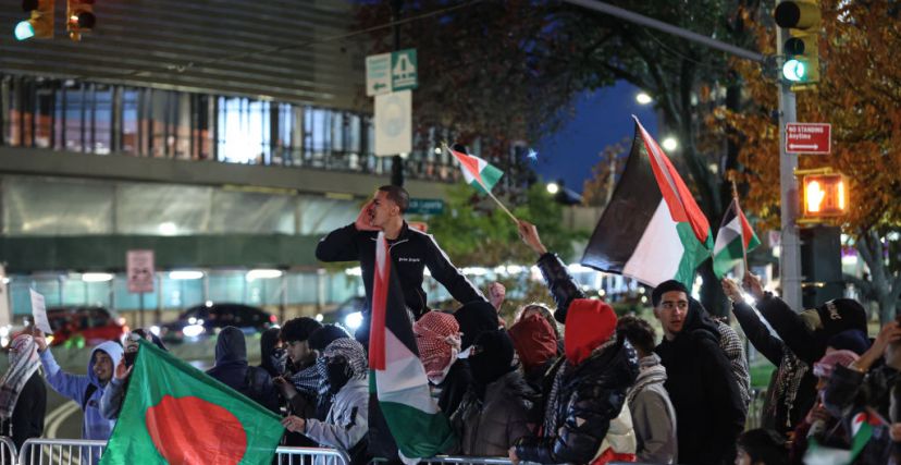متظاهرون يتجمعون خلال مسيرة حاشدة لدعم الفلسطينيين في جزيرة ستاتن، نيويورك، الولايات المتحدة في 14 نوفمبر 2023. تصوير لقمان فورال إليبول