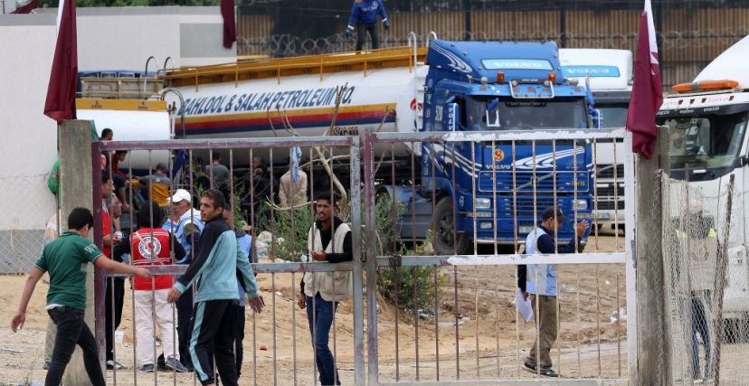شاحنة محملة بالوقود تستعد للعبور إلى رفح في جنوب قطاع غزة في 15 نوفمبر 2023. GETTY Images