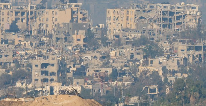  مباني مدمرة بشدة جراء القصف الإسرائيلي على قطاع غزة، في 17 نوفمبر 2023. تصوير جاك جويز
