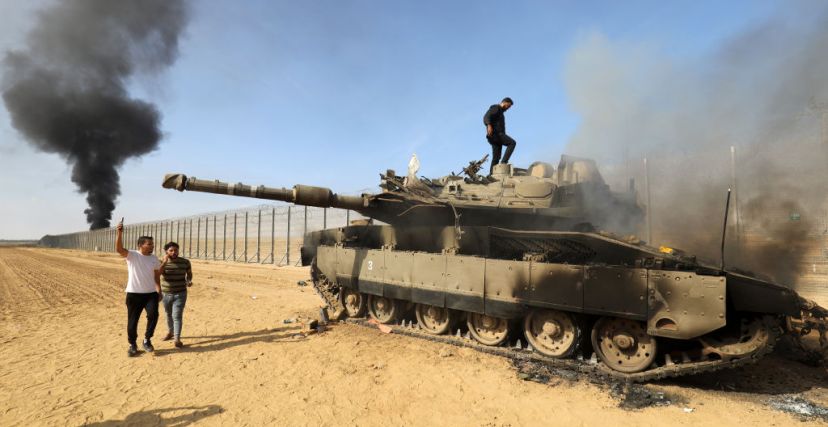 كتائب القسام، الجناح العسكري لحركة المقاومة الفلسطينية حماس، تدمر دبابة إسرائيلية