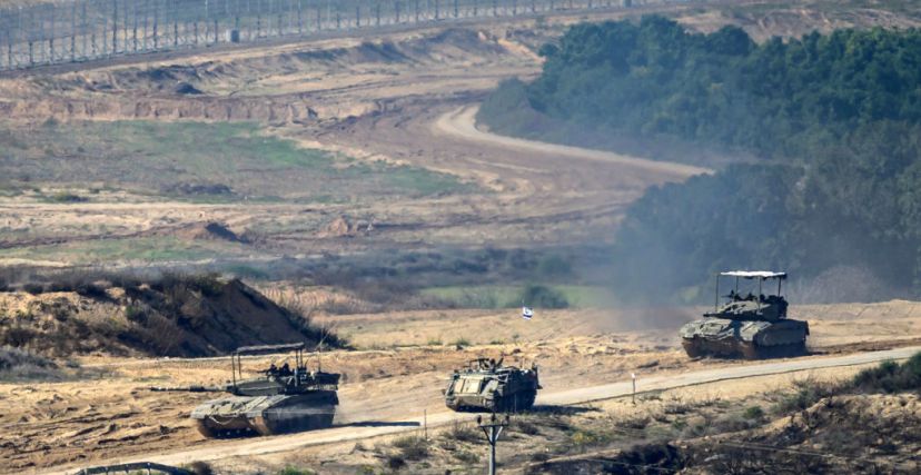 دبابات جيش الاحتلال بالقرب من السياج حول قطاع غزة المحاصر. 3 ديسمبر 2023. GETTY Images