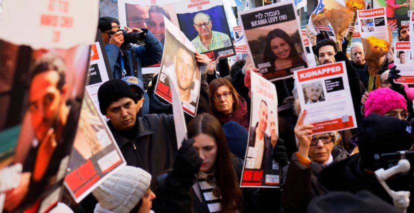 احتجاج أهالي الأسرى الأمريكيين من أمام منزل الأمين العام للأمم المتحدة. 15 ديسمبر 2023