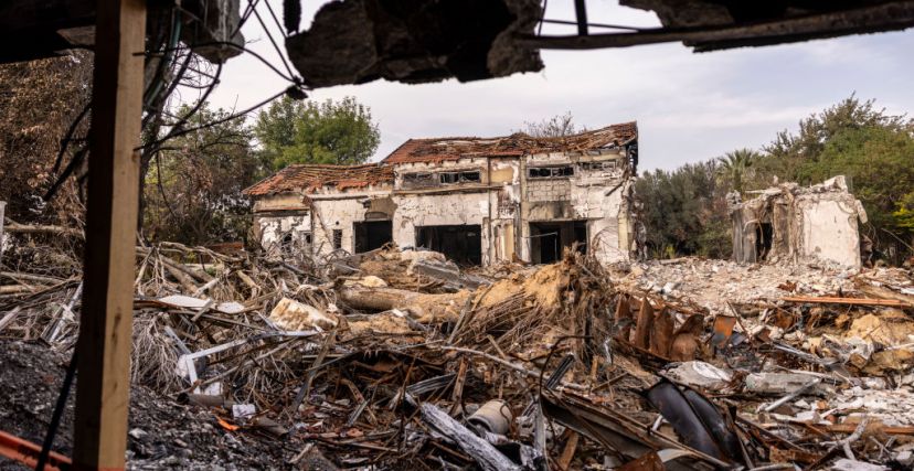 منزل دمّره قصف إسرائيلي في مستوطنة كيبتوتس بئيري بغلاف غزة، يوم 7 أكتوبر -  getty