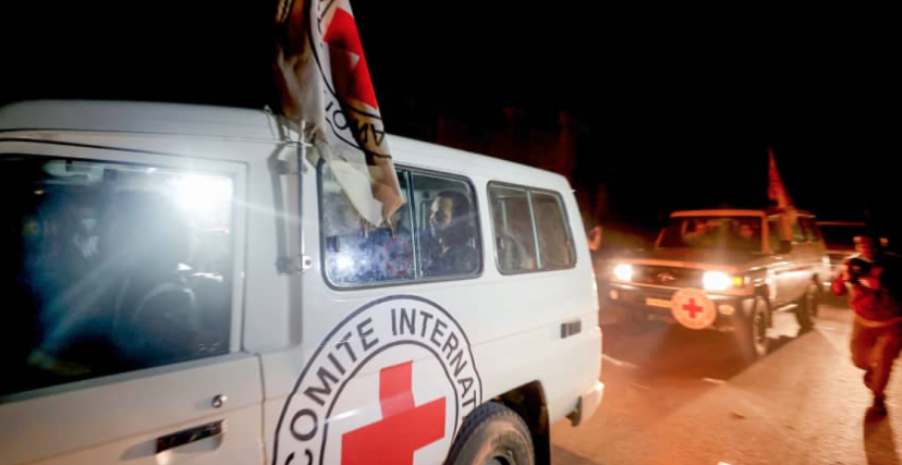 غضبٌ على تقاعس الصليب الأحمر تجاه الأسرى ومطالبات بمقاطعته