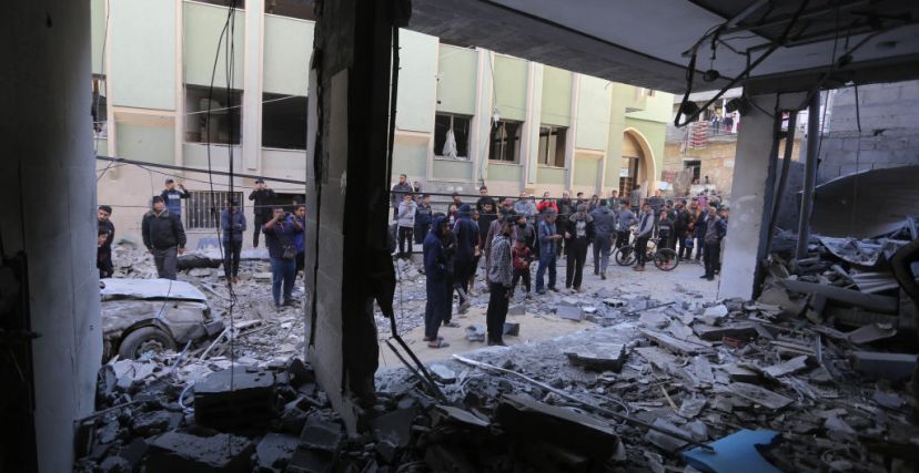 قصف إسرائيلي على دير البلح - Ashraf Amra/ Getty Images