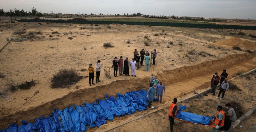 تسليم جثامين شهداء من غزة