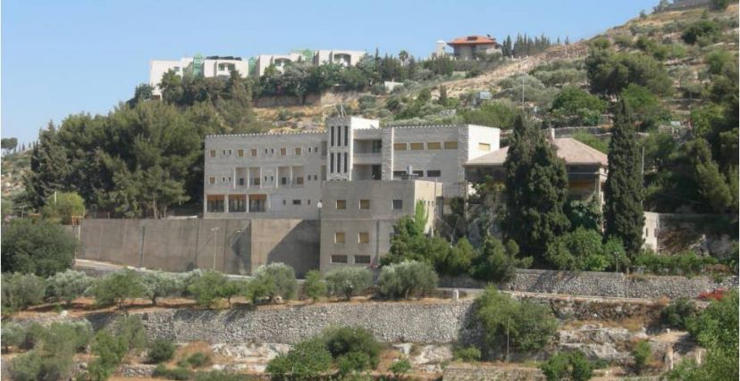 هل تضم بلدية الاحتلال في القدس مدرسة راهبات السالزيان في بيت جالا؟