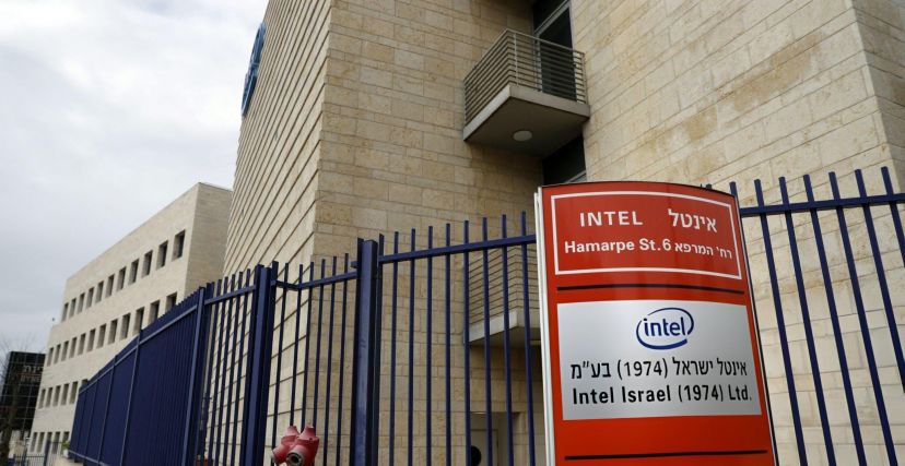قال موقع كالكاليست الإسرائيلي إن شركة إنتل الأميركية لصناعة الرقائق الإلكترونية ستوقف خططًا لإنشاء مصنع بقيمة 25 مليار دولار في "إسرائيل".