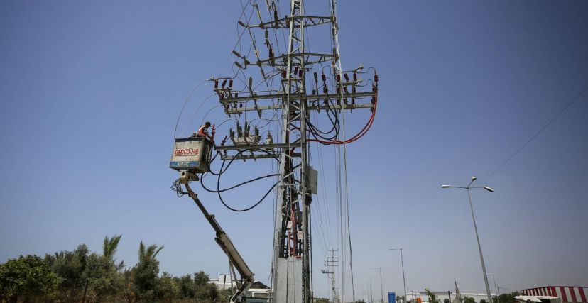 إصلاح خط الكهرباء في غزة