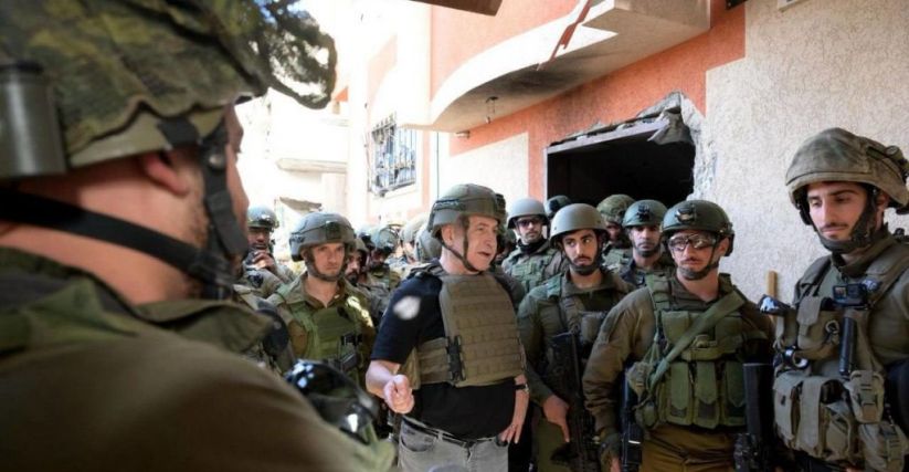 استغل نتنياهو الهدنة لزيارة قواته في شمال قطاع غزة والتقاط صور هناك